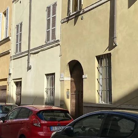 Centro House * פארמה